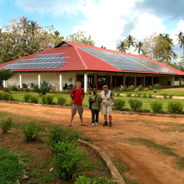 Photovoltaikanlage auf dem Dach der Karume Berufsschule