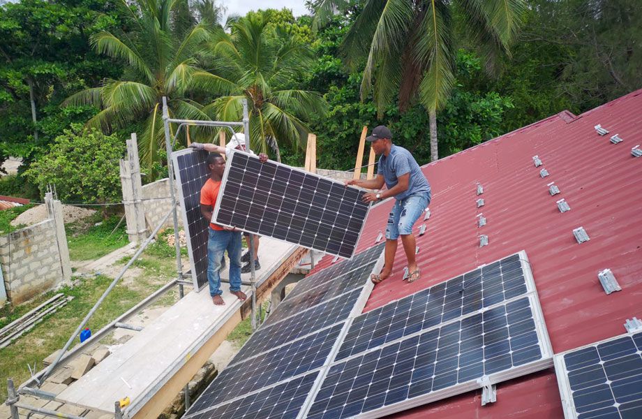 Bau einer Photovoltaikanlage in Sansibar