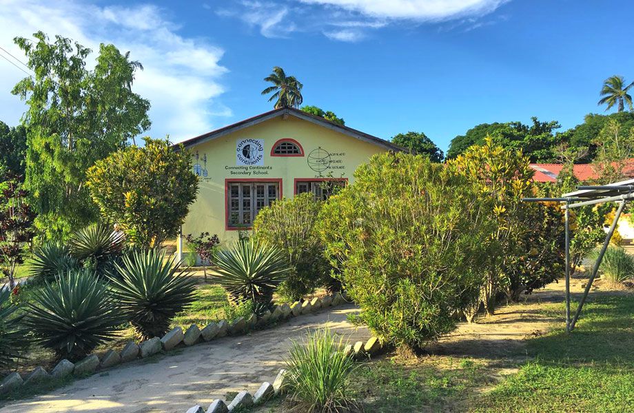 Die Connecting Continents Secondary School auf der Insel Pemba in Tanzania